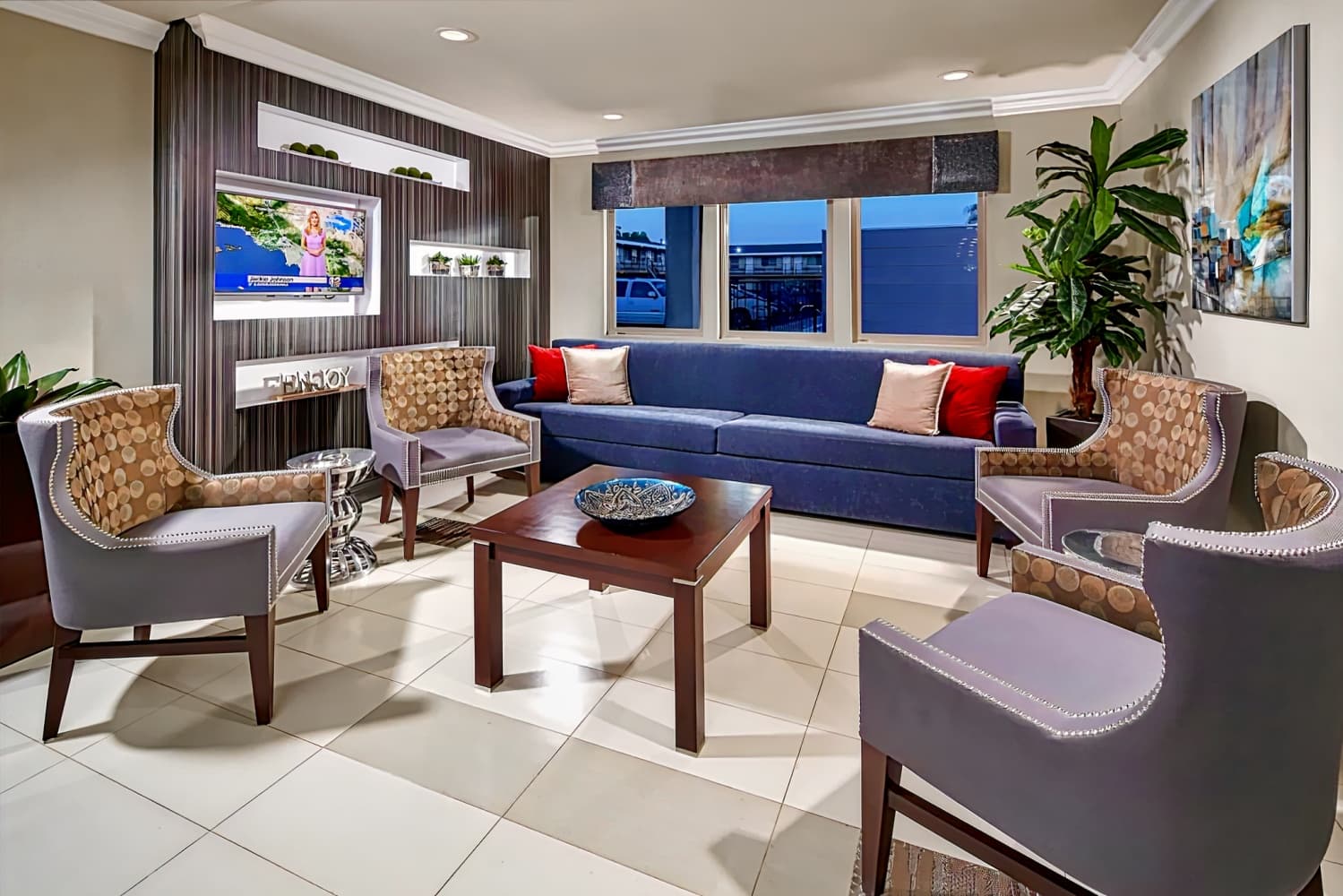 Eden Roc Inn & Suites