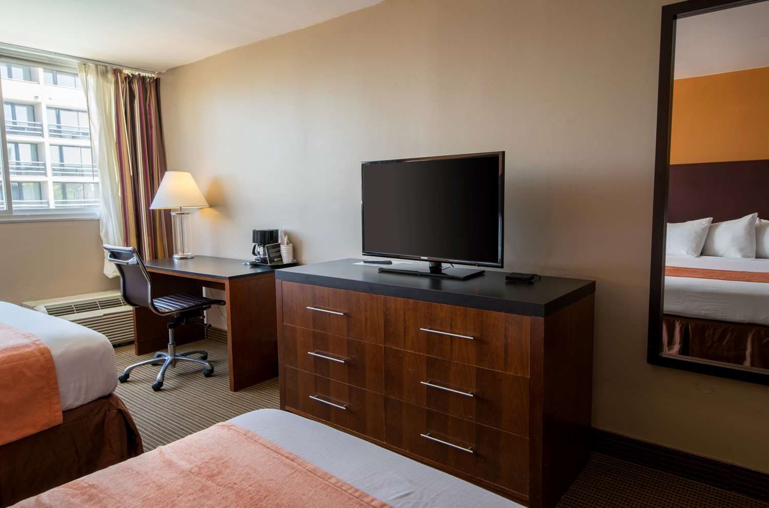 Howard Johnson by Wyndham Fullerton/Anaheim