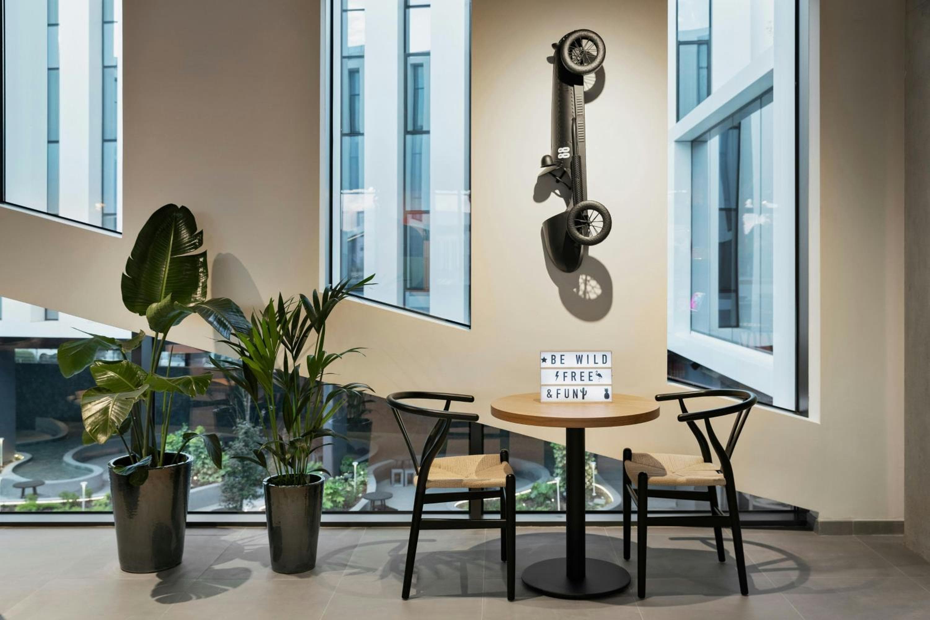 Moxy Alfragide Lisboa