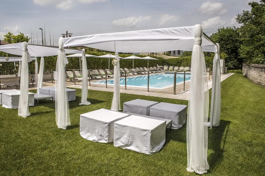 Sweet Hotel