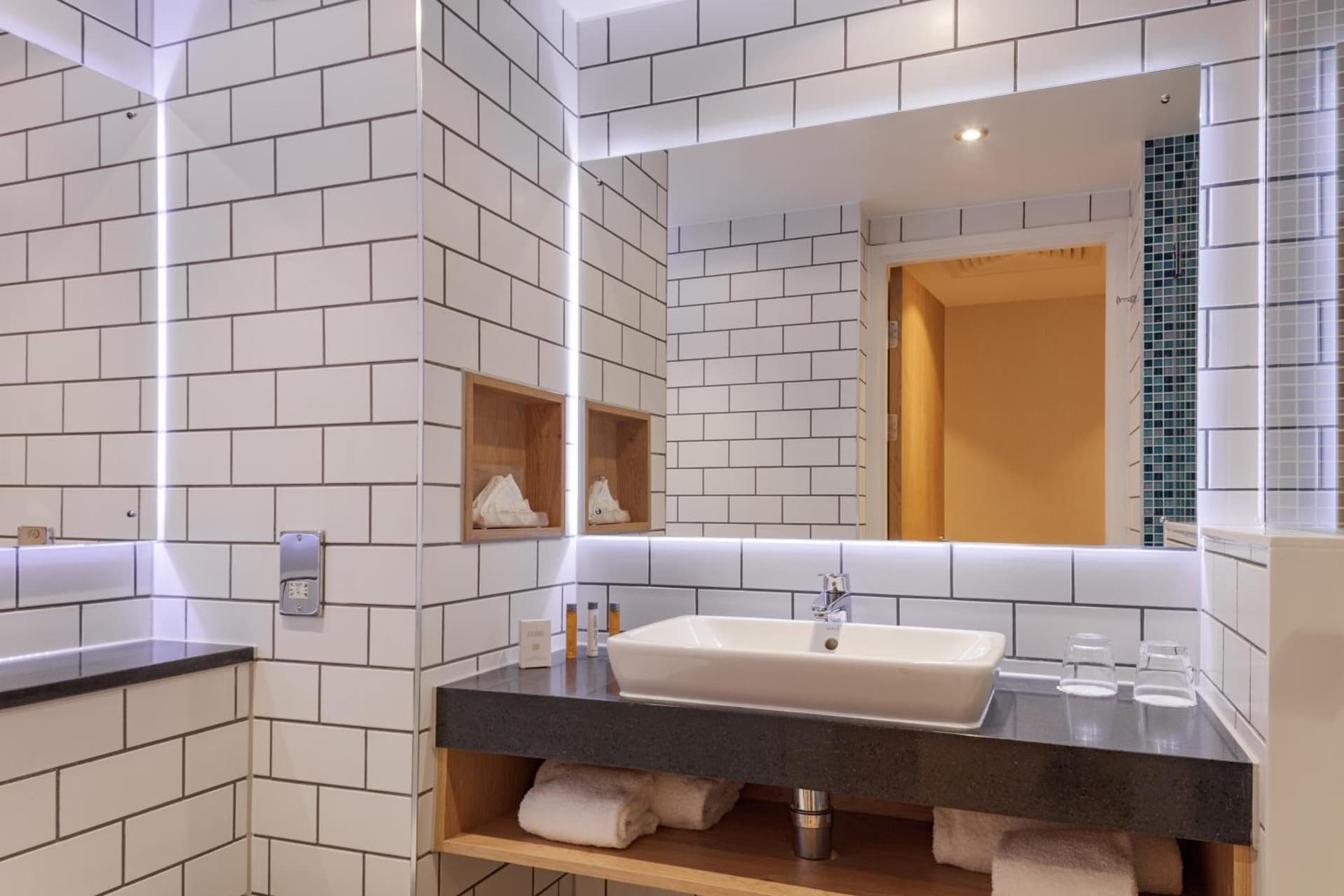 Holiday Inn London Heathrow - Bath Road by IHG