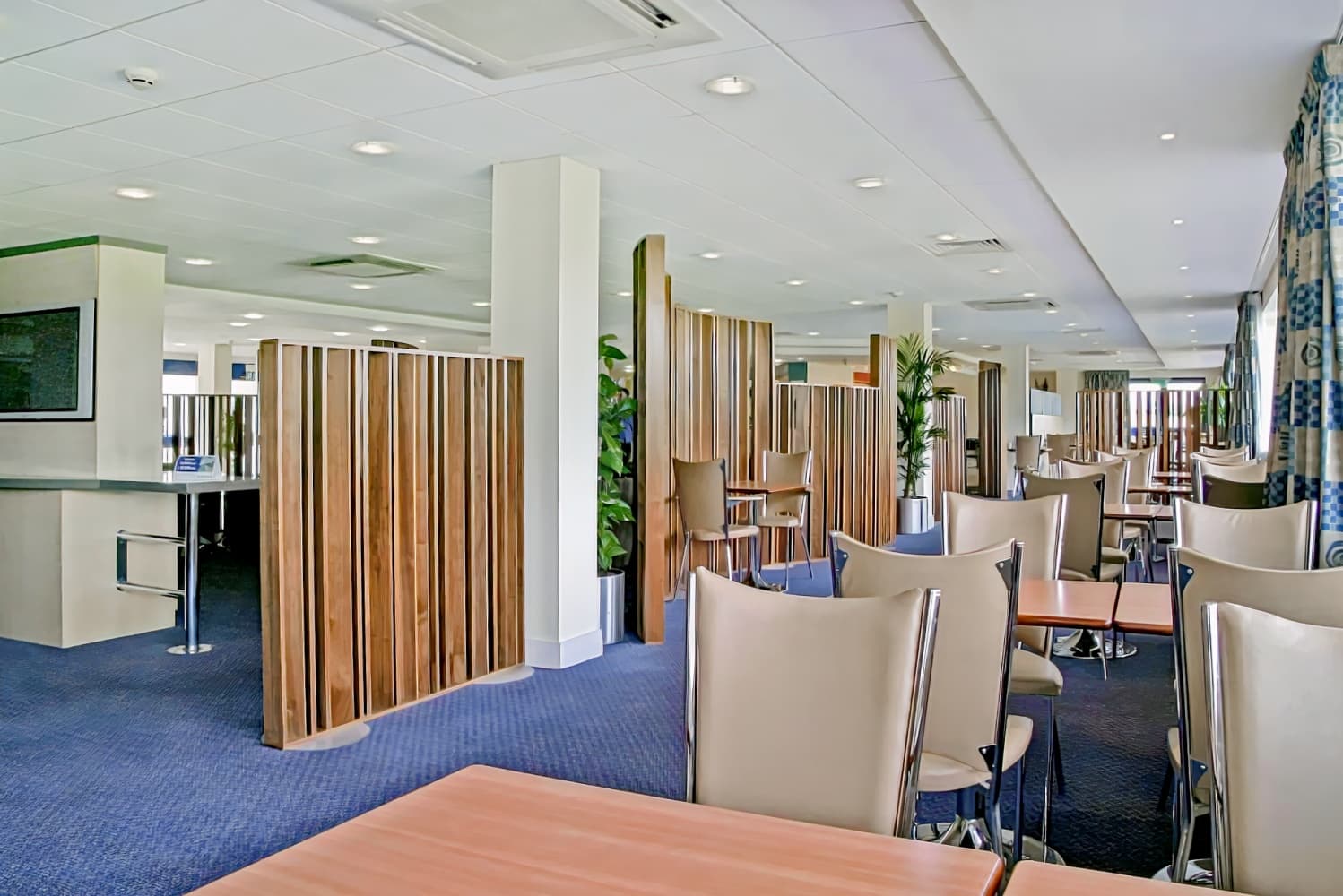 Holiday Inn Express Cardiff Airport