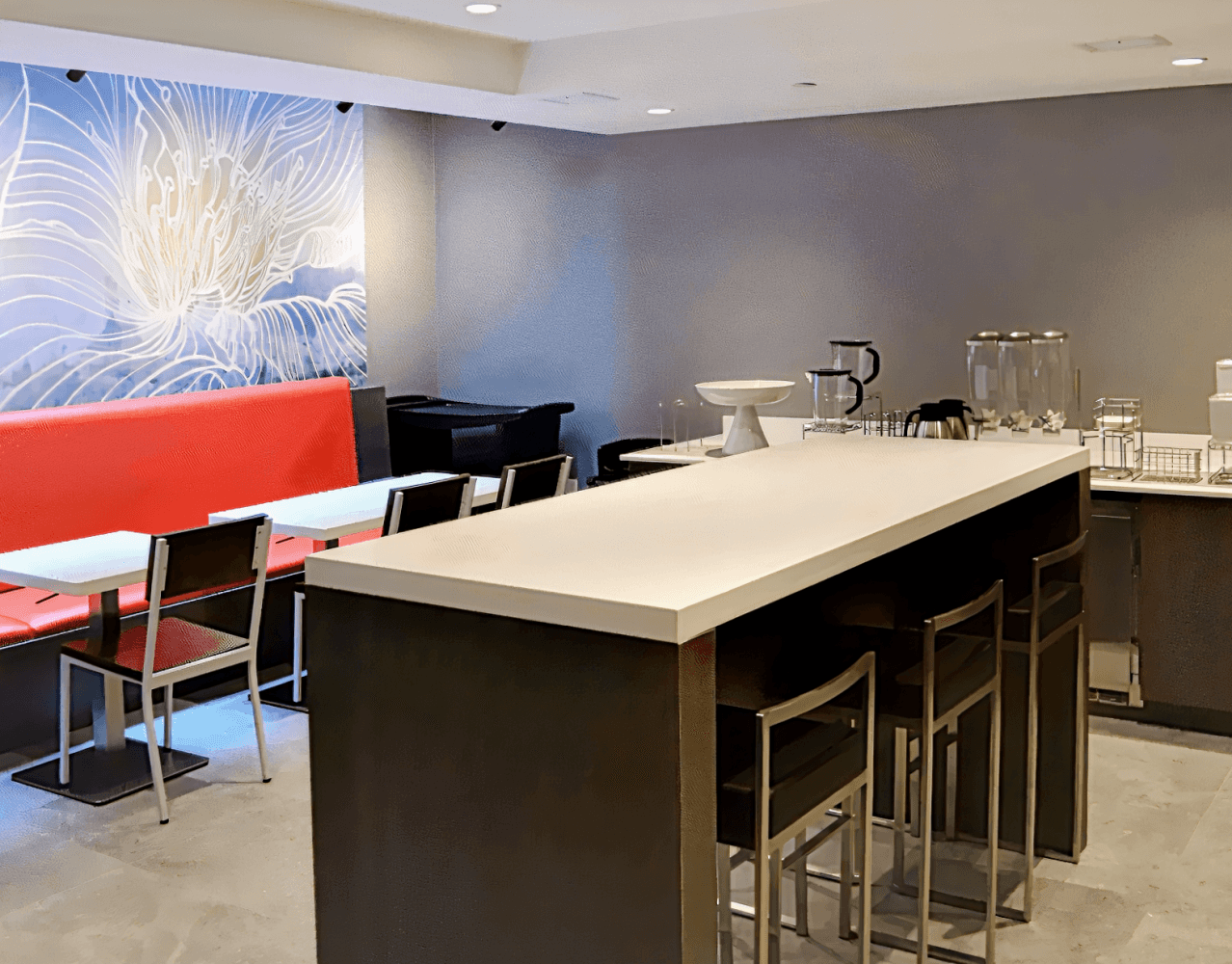 La Quinta Inn & Suites by Wyndham Times Square South