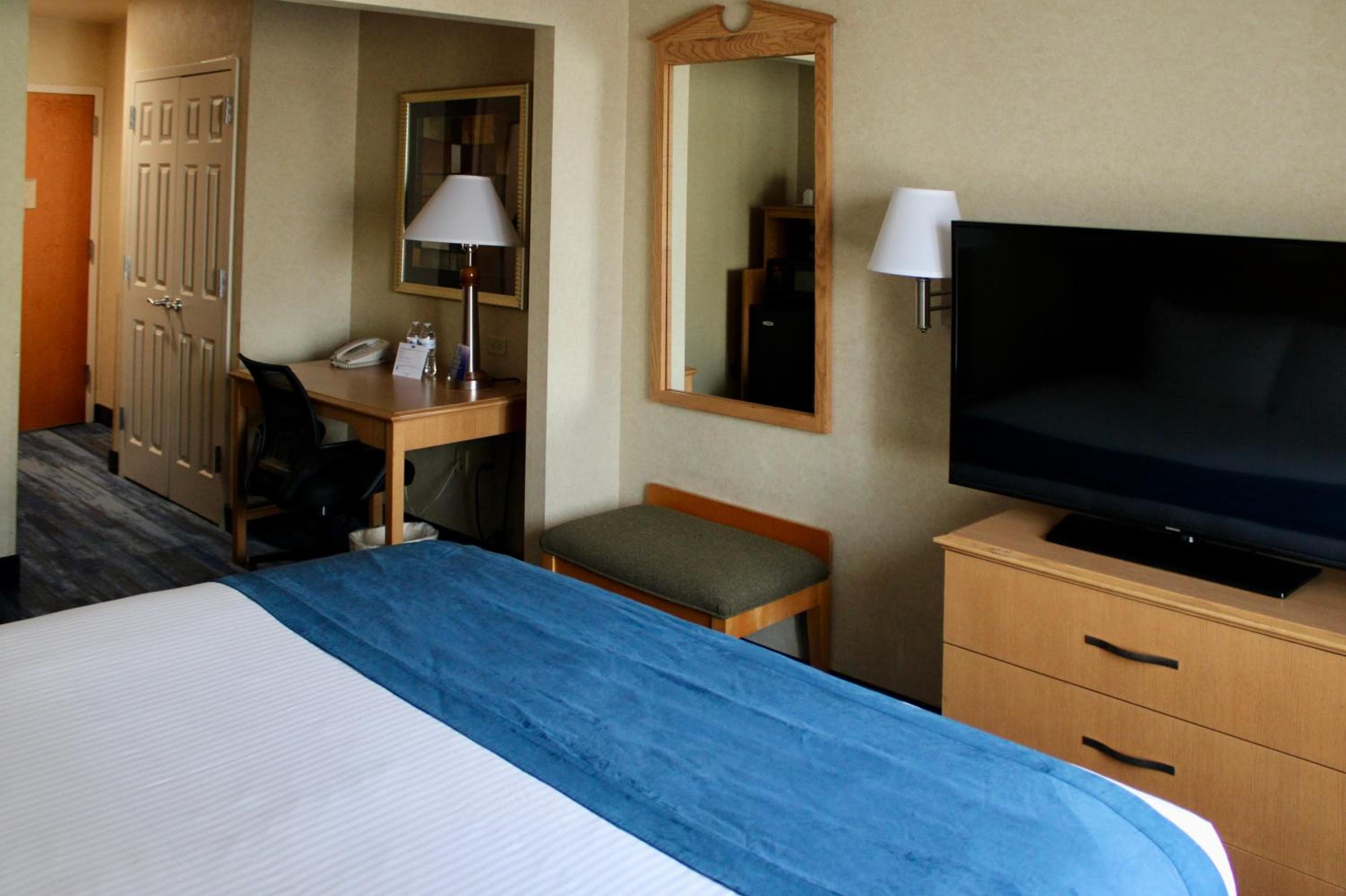 Marco LaGuardia Hotel and Suites