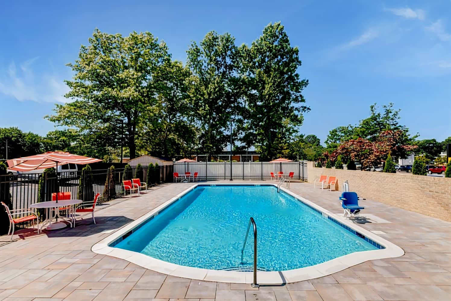Days Inn by Wyndham Woodbury Long Island