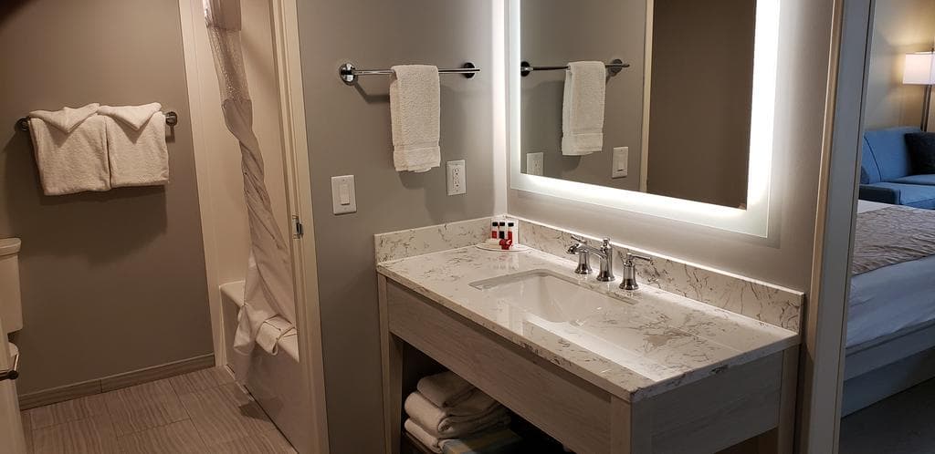 Ramada by Wyndham Burbank Airport