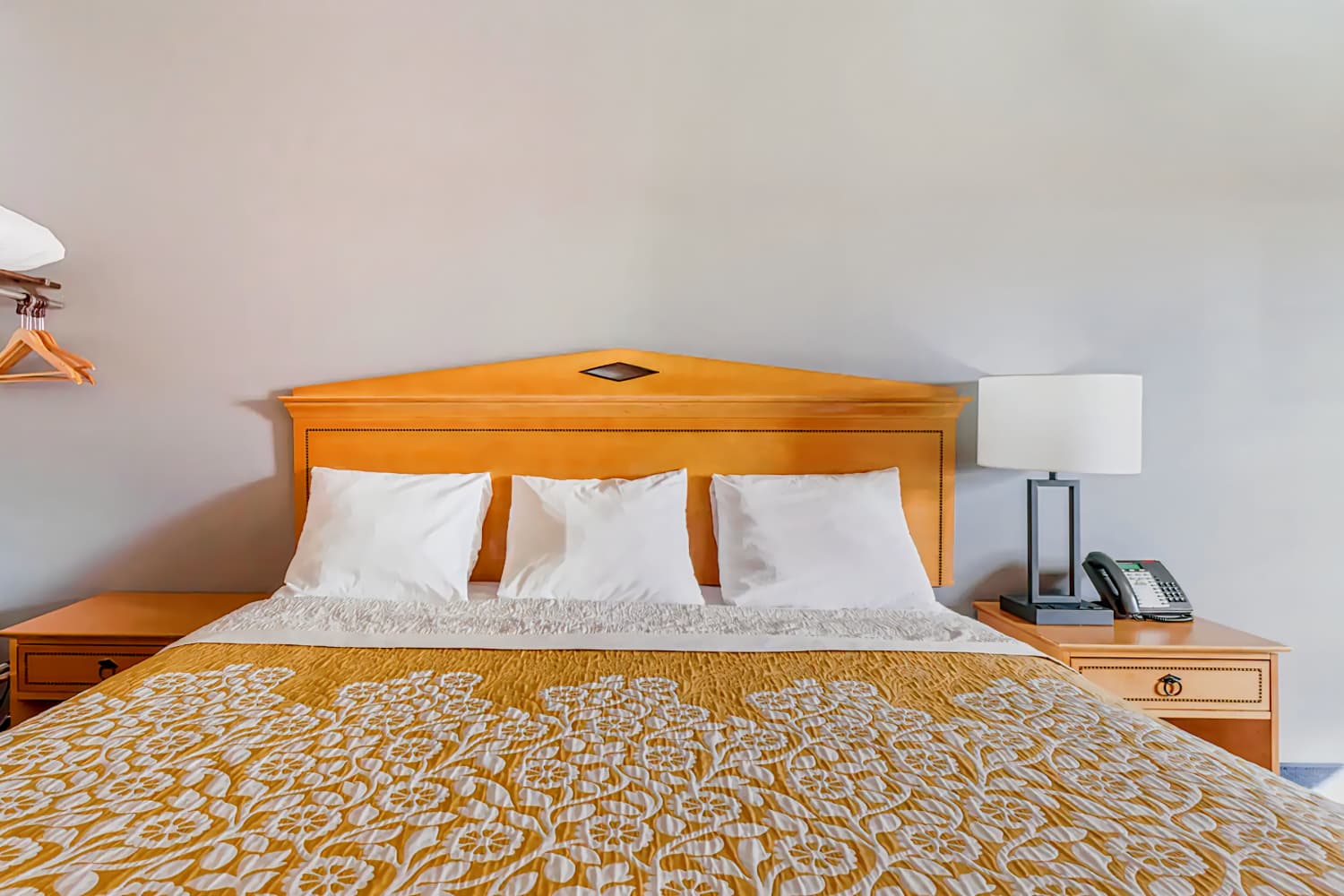 Days Inn & Suites by Wyndham Lancaster Amish Country