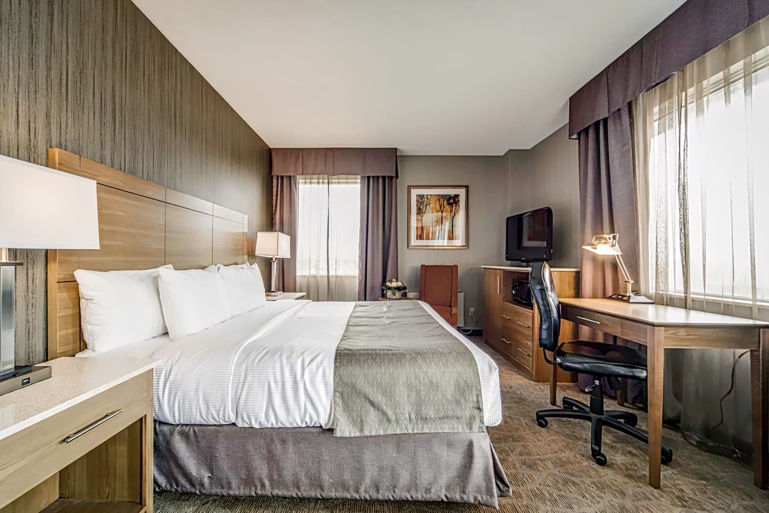 Monte Carlo Inn Airport Suites