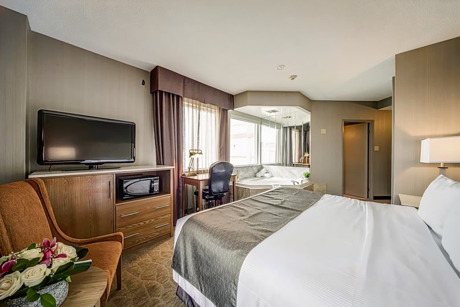 Monte Carlo Inn Airport Suites