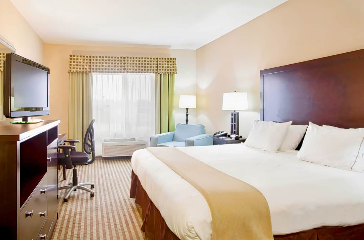 Holiday Inn Express Le Roy - Bloomington Area