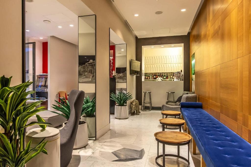 Hotel White