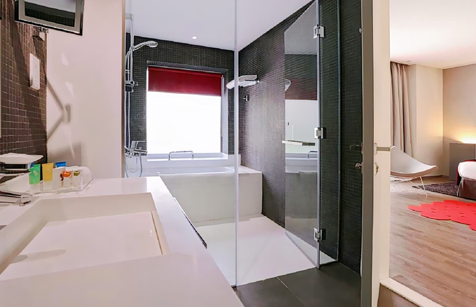 Ramada Hotel & Suites by Wyndham Dubai JBR