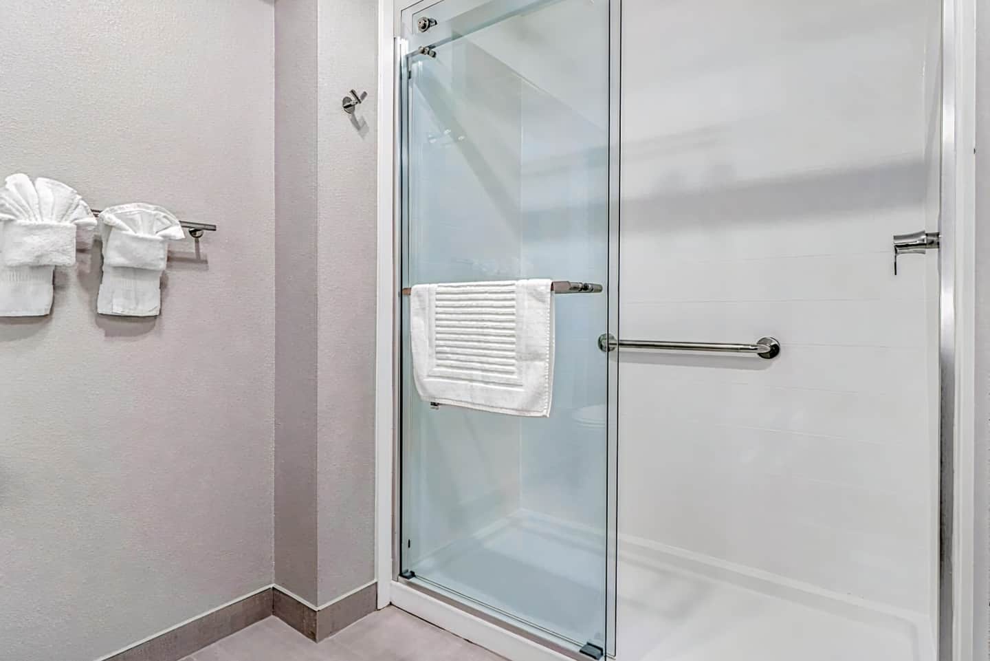 Comfort Inn & Suites Pacific – Auburn