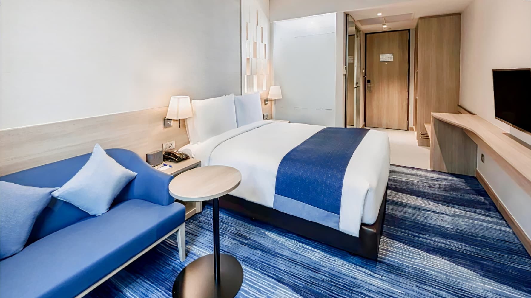 Holiday Inn Express Bangkok Soi Soonvijai, an IHG Hotel