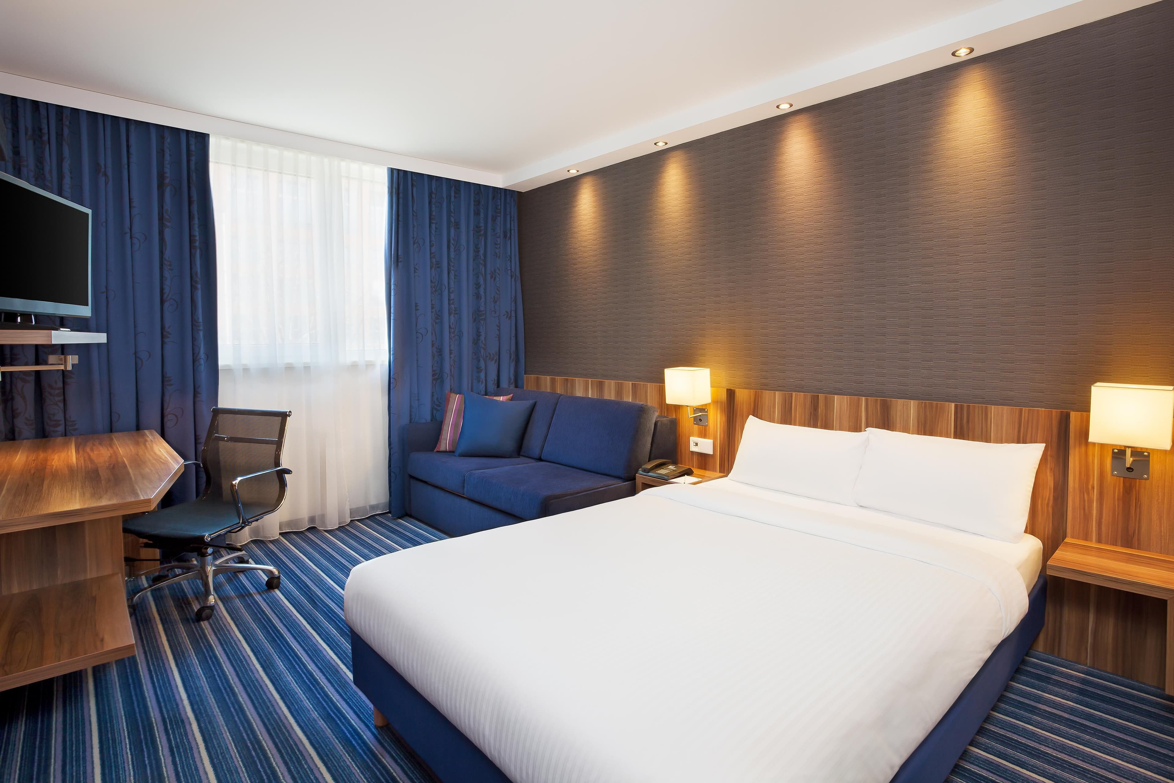 Holiday Inn Express Augsburg, an IHG Hotel