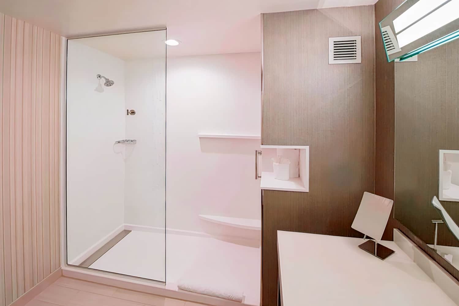 Courtyard by Marriott Atlanta Alpharetta/Avalon Area