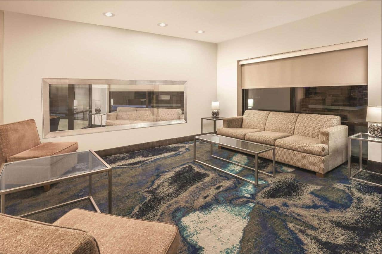 La Quinta Inn & Suites by Wyndham Philadelphia Airport