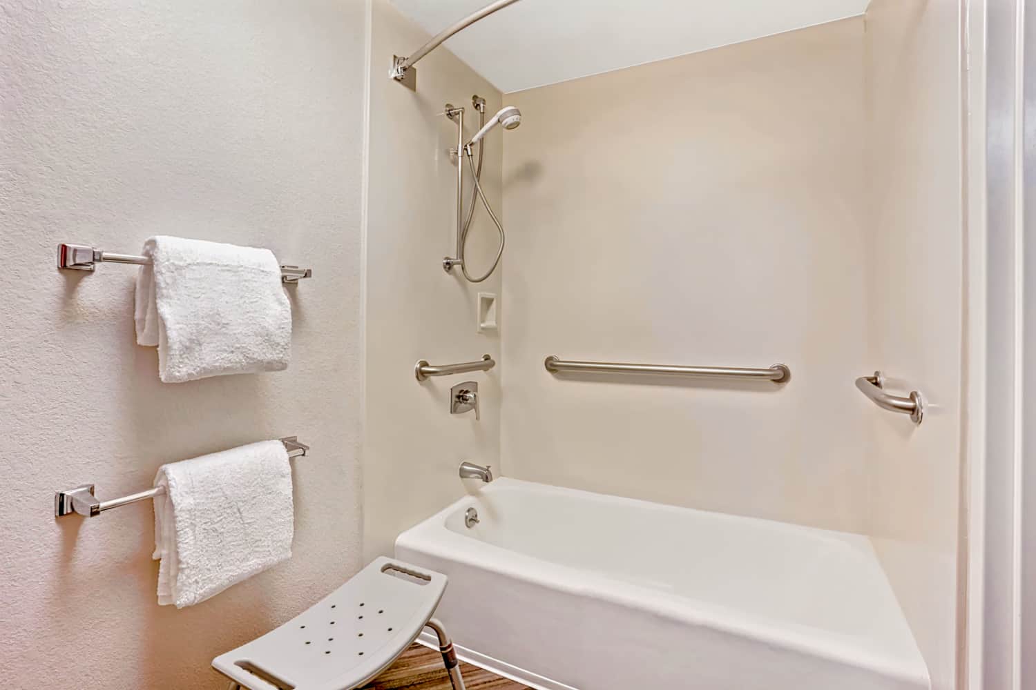 La Quinta Inn & Suites by Wyndham Tacoma - Seattle