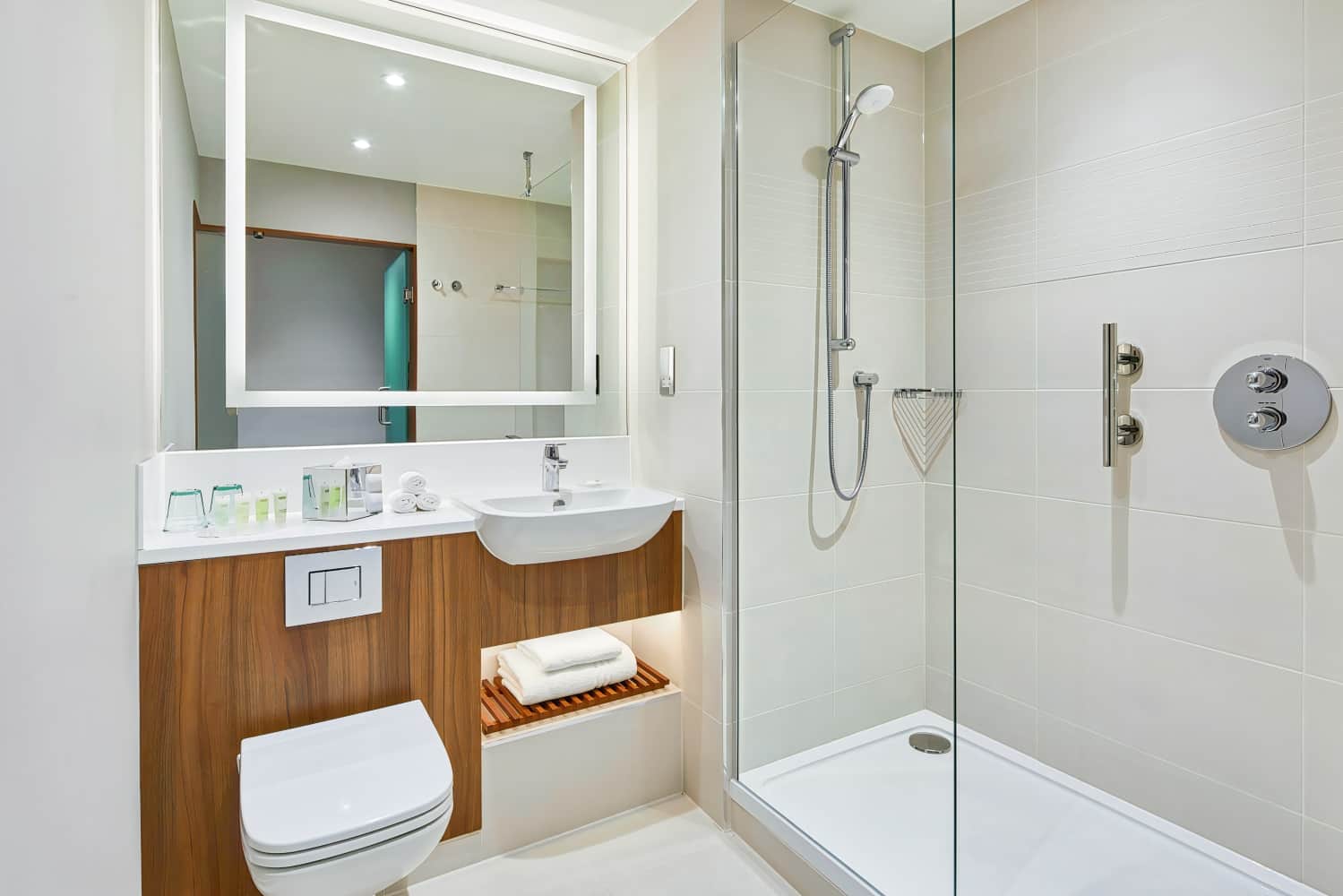 Courtyard by Marriott London Heathrow Airport