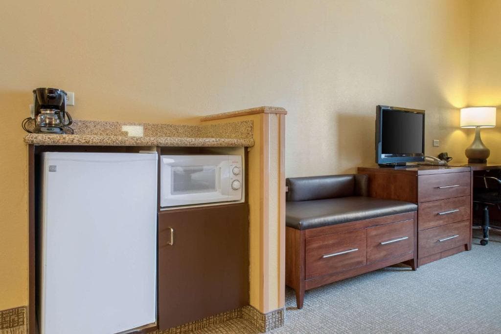 Comfort Suites Louisville Airport
