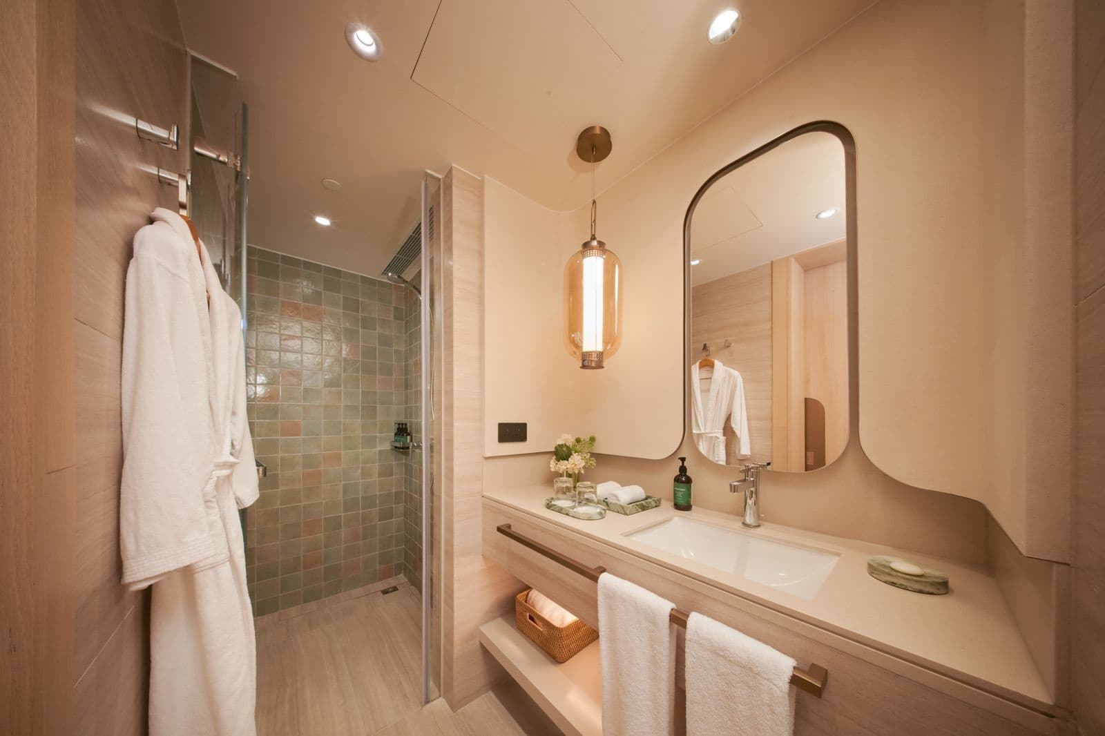 The Royal Garden Kowloon East (formerly: Royal Plaza Hong Kong Kowloon East, an IHG Hotel)