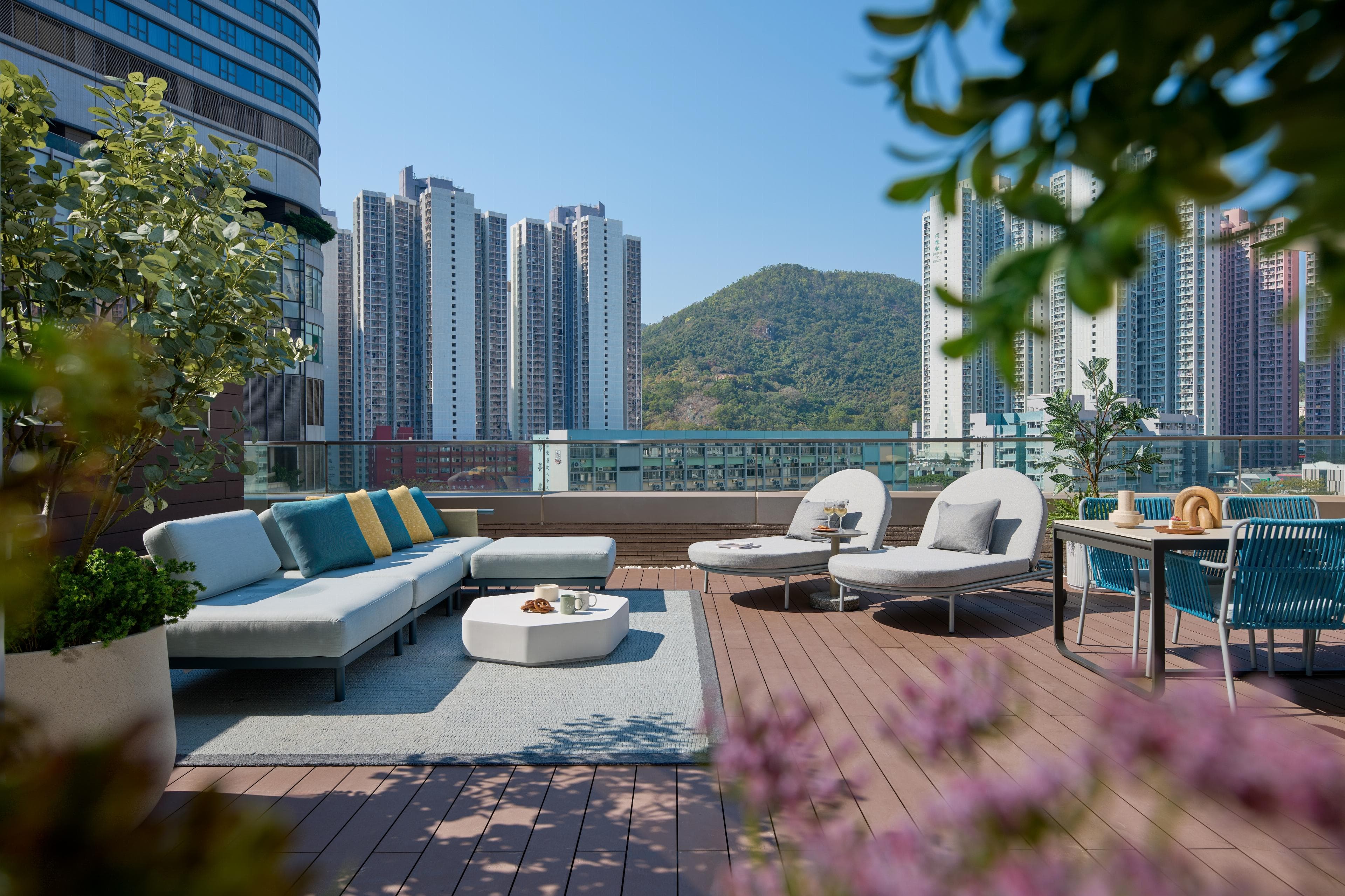 The Royal Garden Kowloon East (formerly: Royal Plaza Hong Kong Kowloon East, an IHG Hotel)