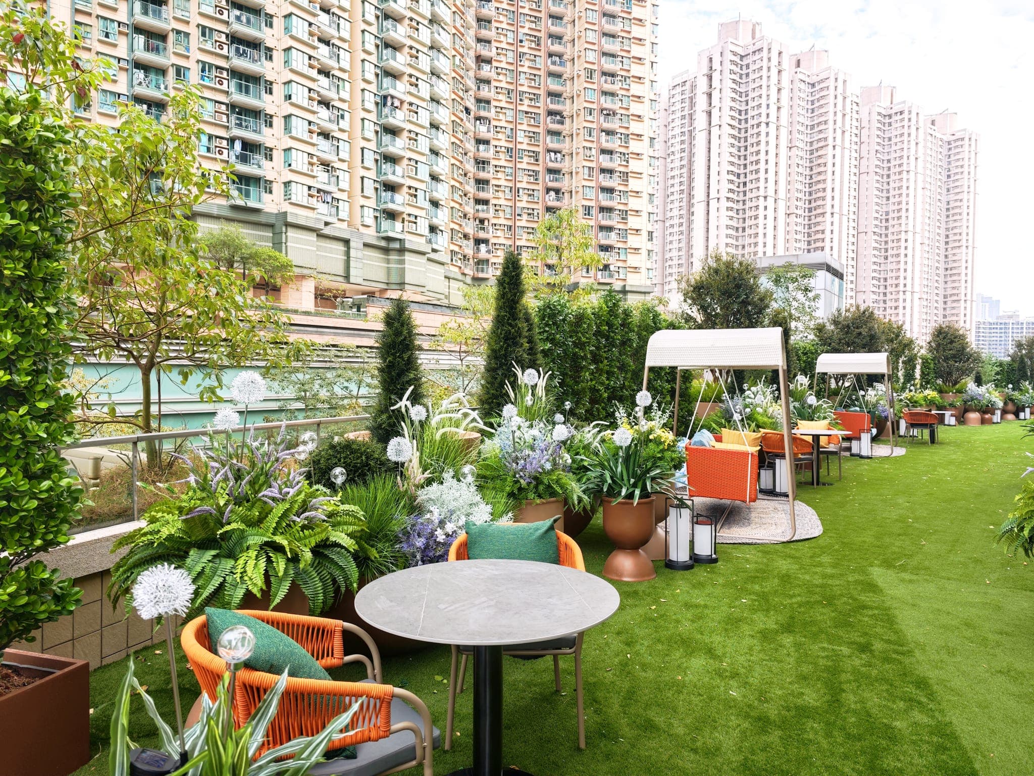 The Royal Garden Kowloon East (formerly: Royal Plaza Hong Kong Kowloon East, an IHG Hotel)