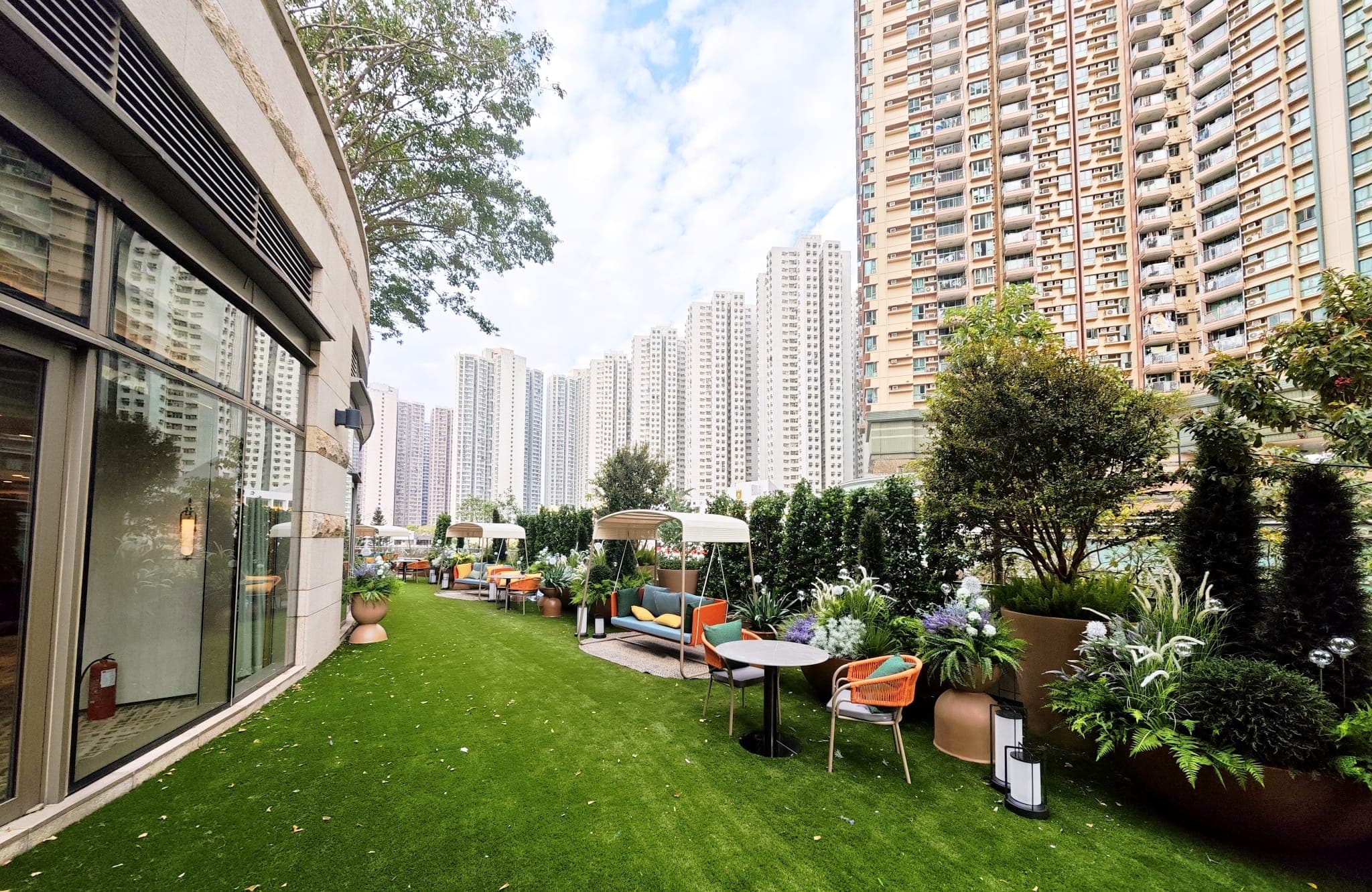 The Royal Garden Kowloon East (formerly: Royal Plaza Hong Kong Kowloon East, an IHG Hotel)