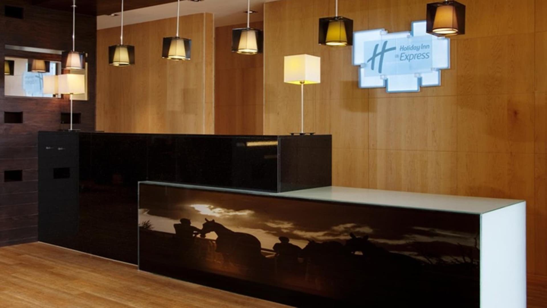 Holiday Inn Express London - Epsom Downs, an IHG Hotel