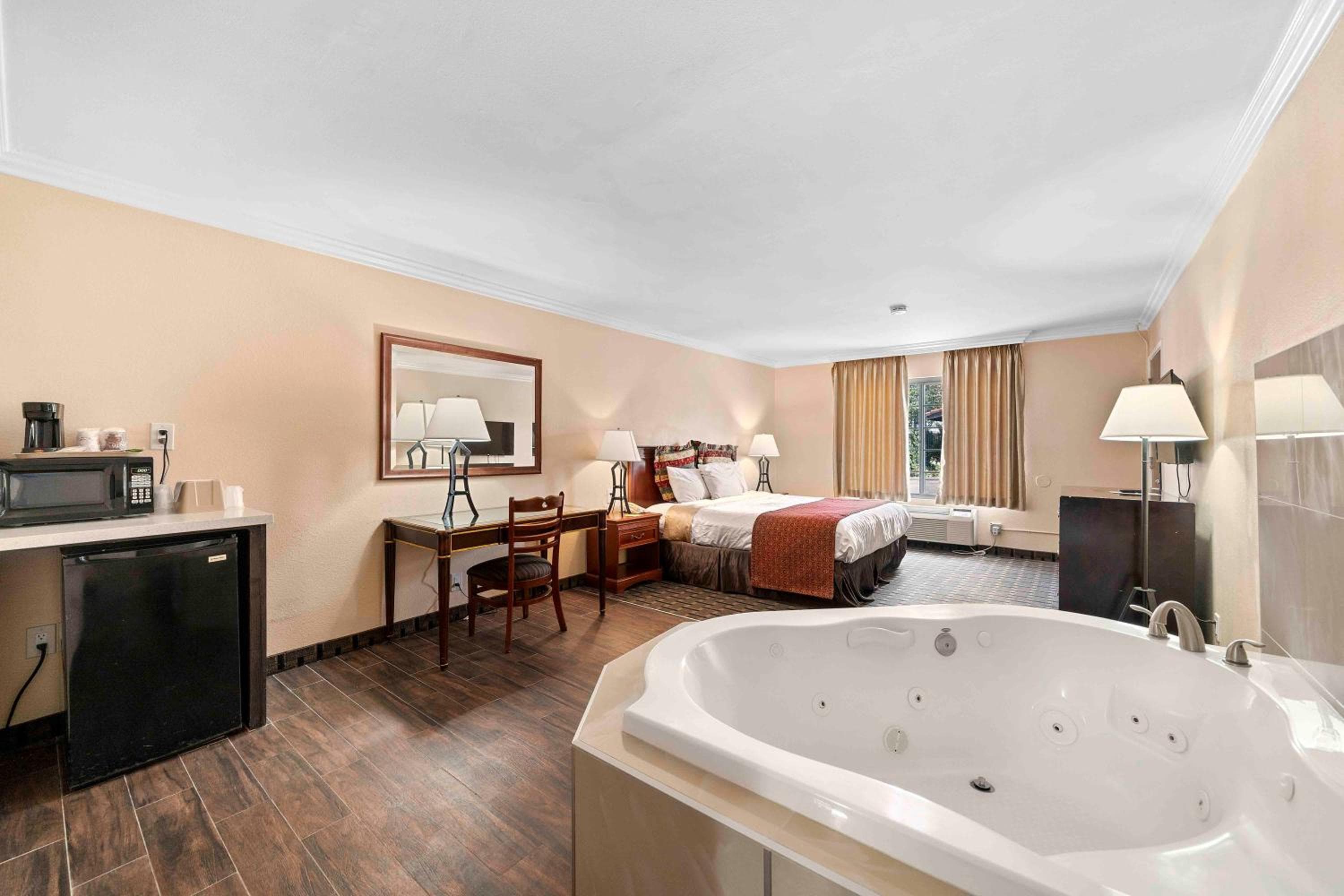 Lemon Tree Hotel and Suites