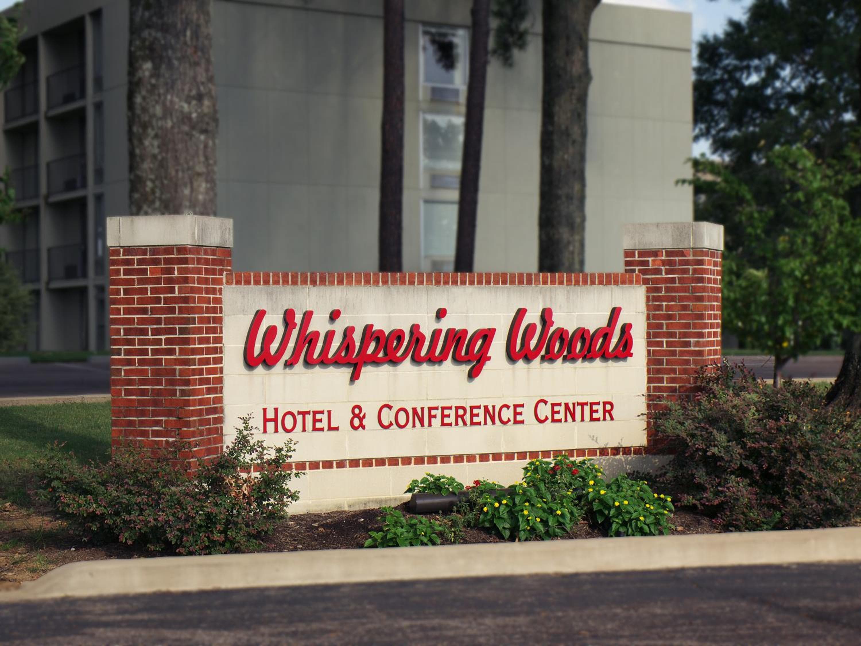 Whispering woods hotel and conference center