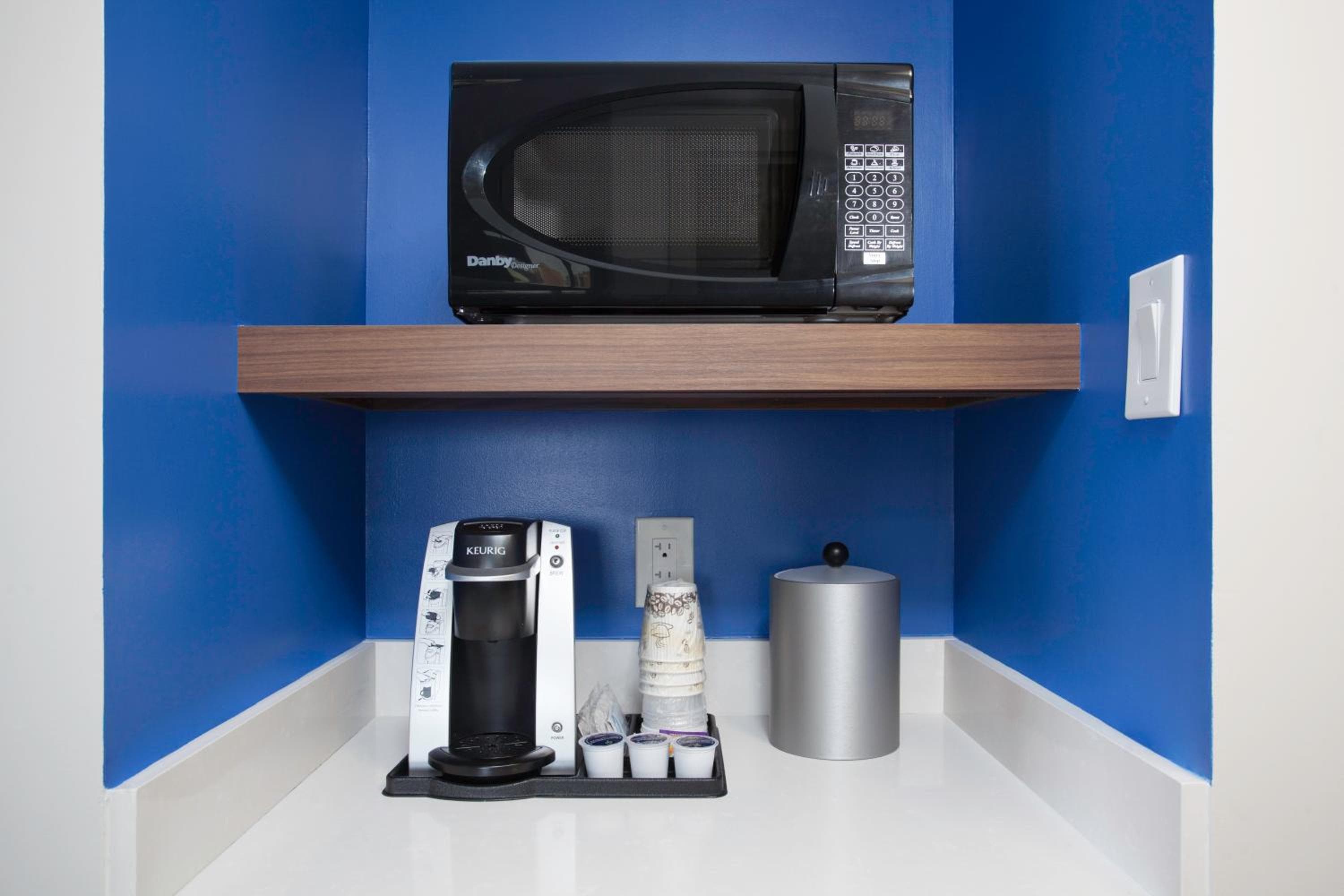 Holiday Inn Express & Suites Mississauga-Toronto Southwest, an IHG Hotel