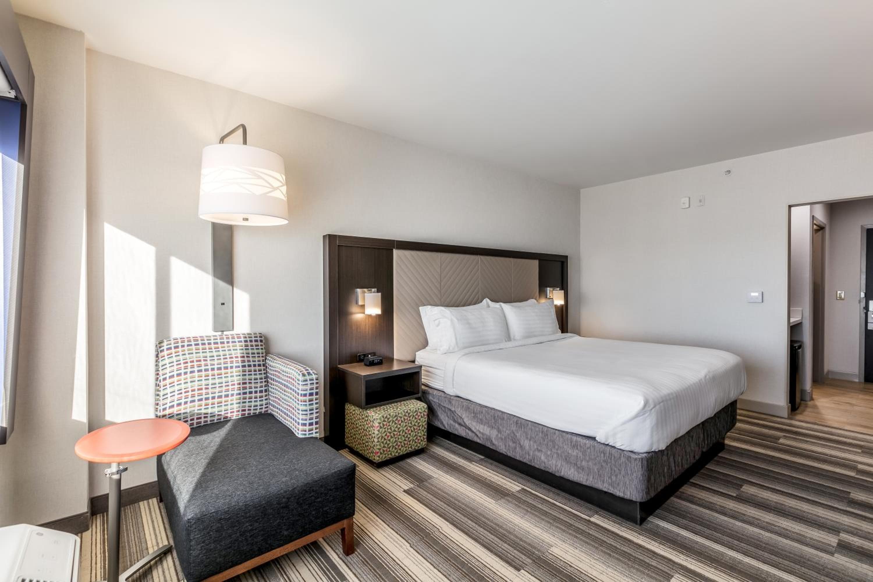 Holiday Inn Express & Suites Jersey City North - Hoboken by IHG
