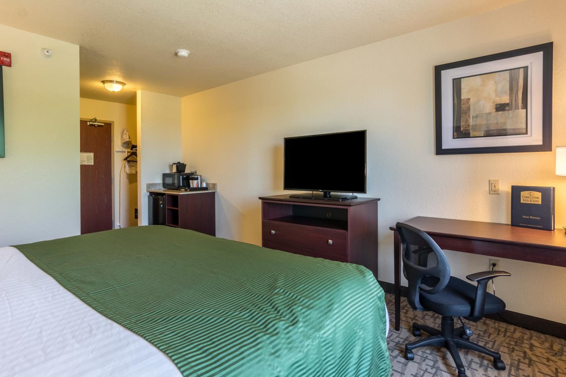 Cobblestone Hotel & Suites - Erie