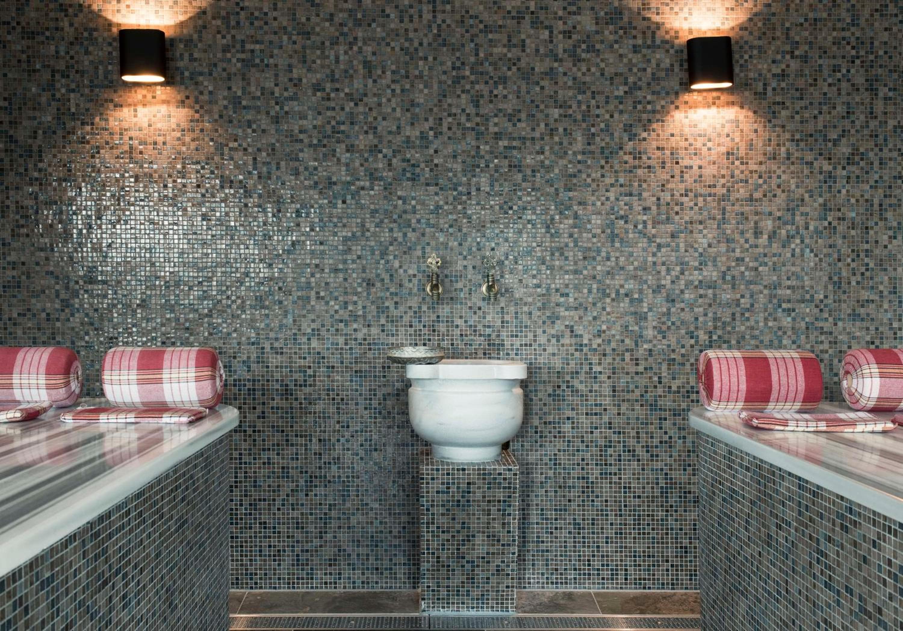 Haven Hotel Rotterdam, Curio Collection by Hilton