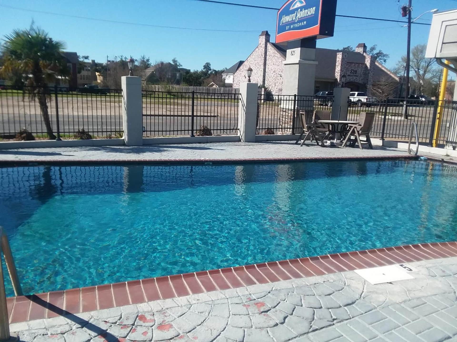 Howard Johnson by Wyndham Historic Lake Charles