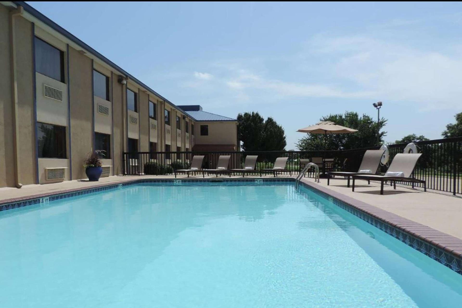 Baymont by Wyndham Ardmore I-35