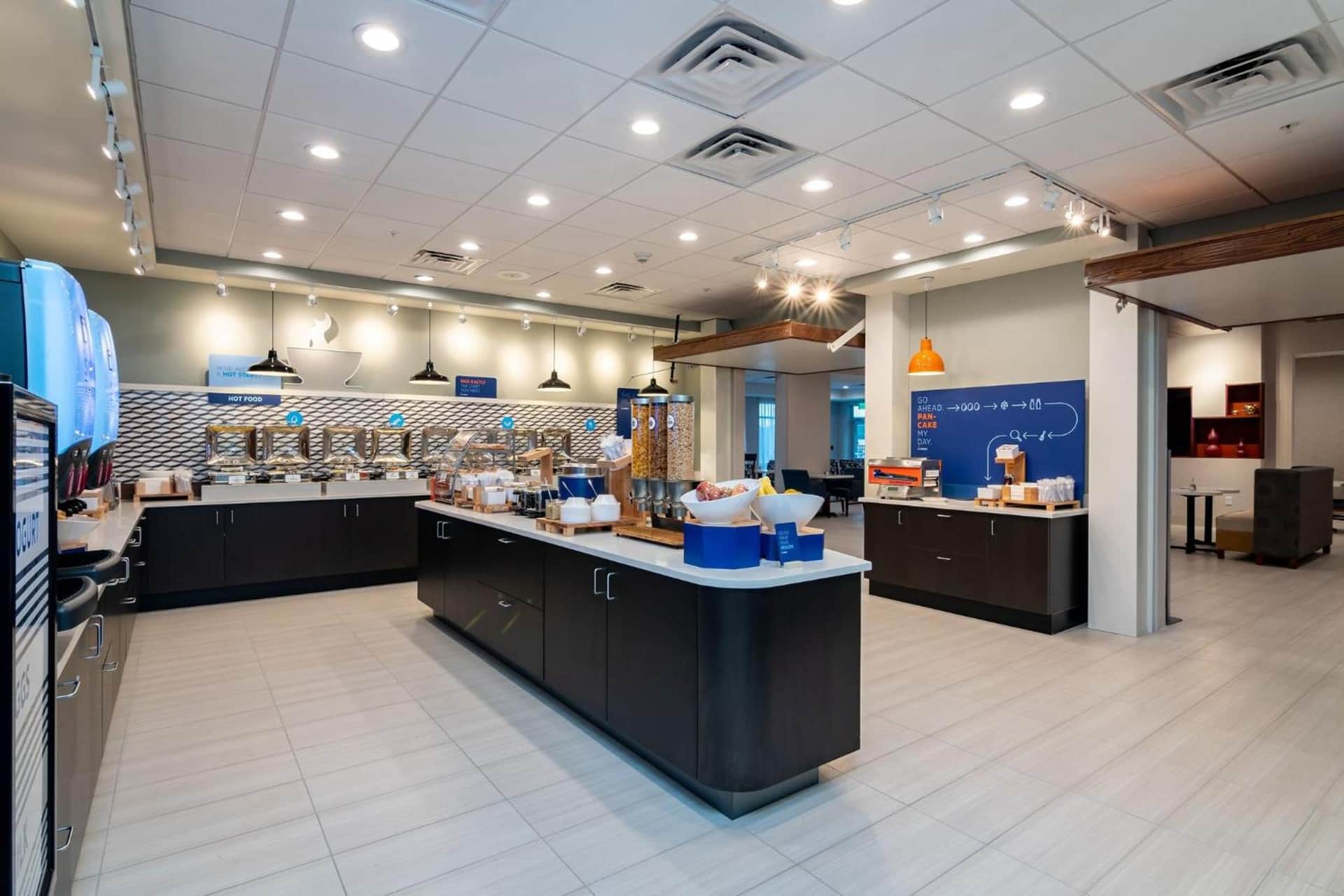 Holiday Inn Express & Suites Orlando - Lake Buena Vista by IHG