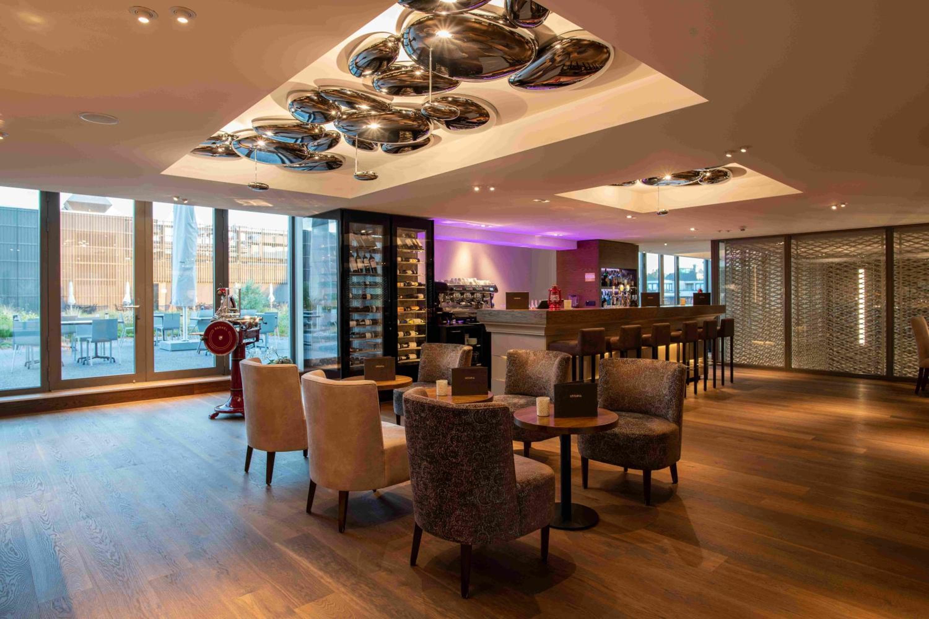 HOTEL illuster - Urban & Local