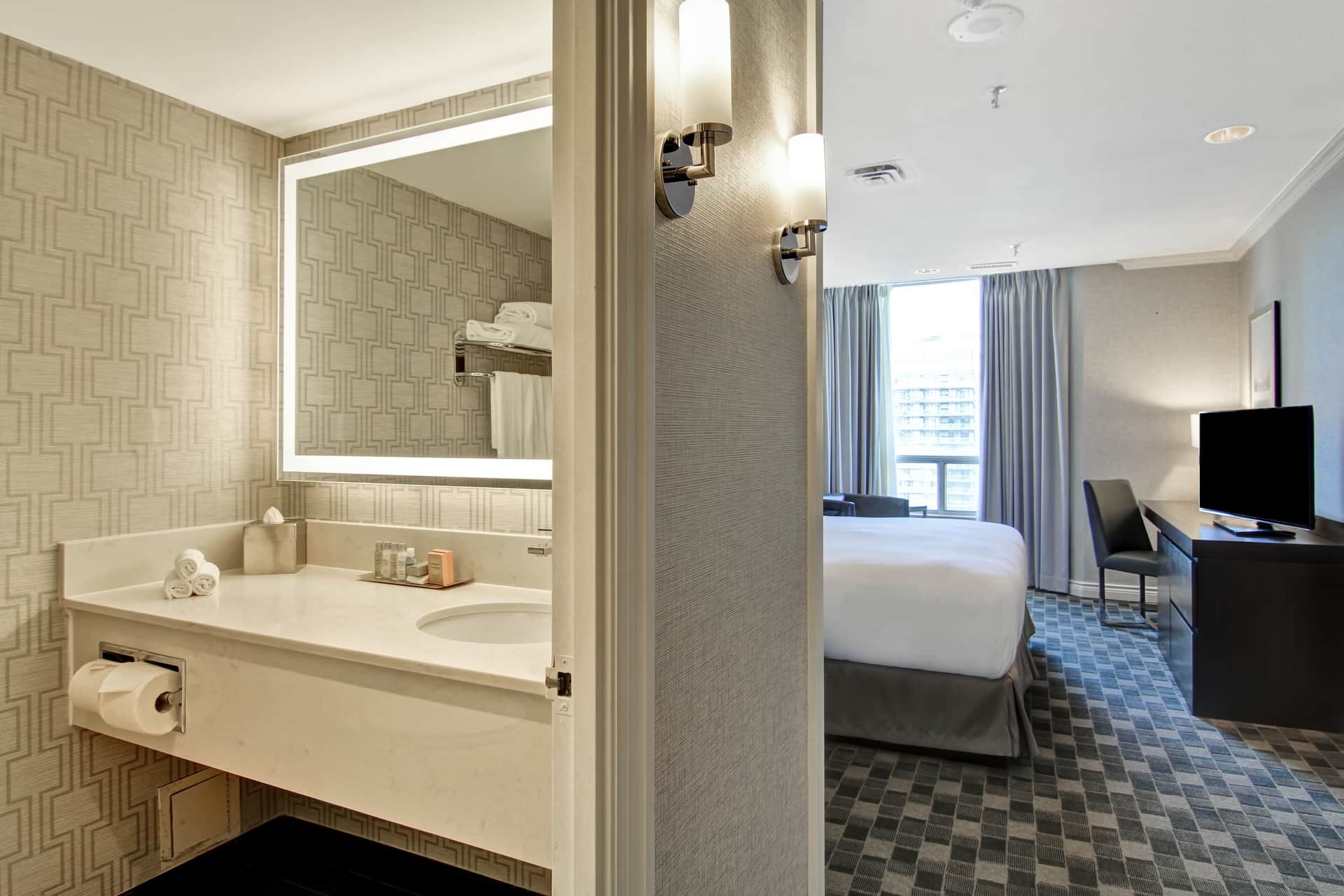 DoubleTree by Hilton Toronto Downtown