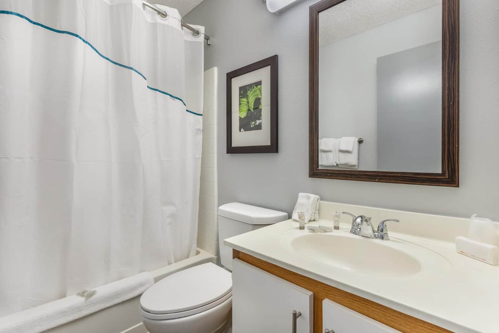 HomeTowne Studios & Suites by Red Roof Greensboro