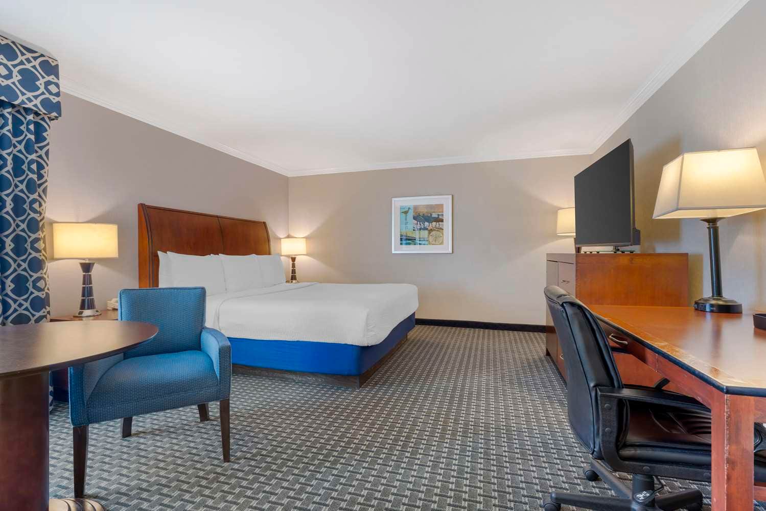 Best Western Plus Marina Shores Hotel