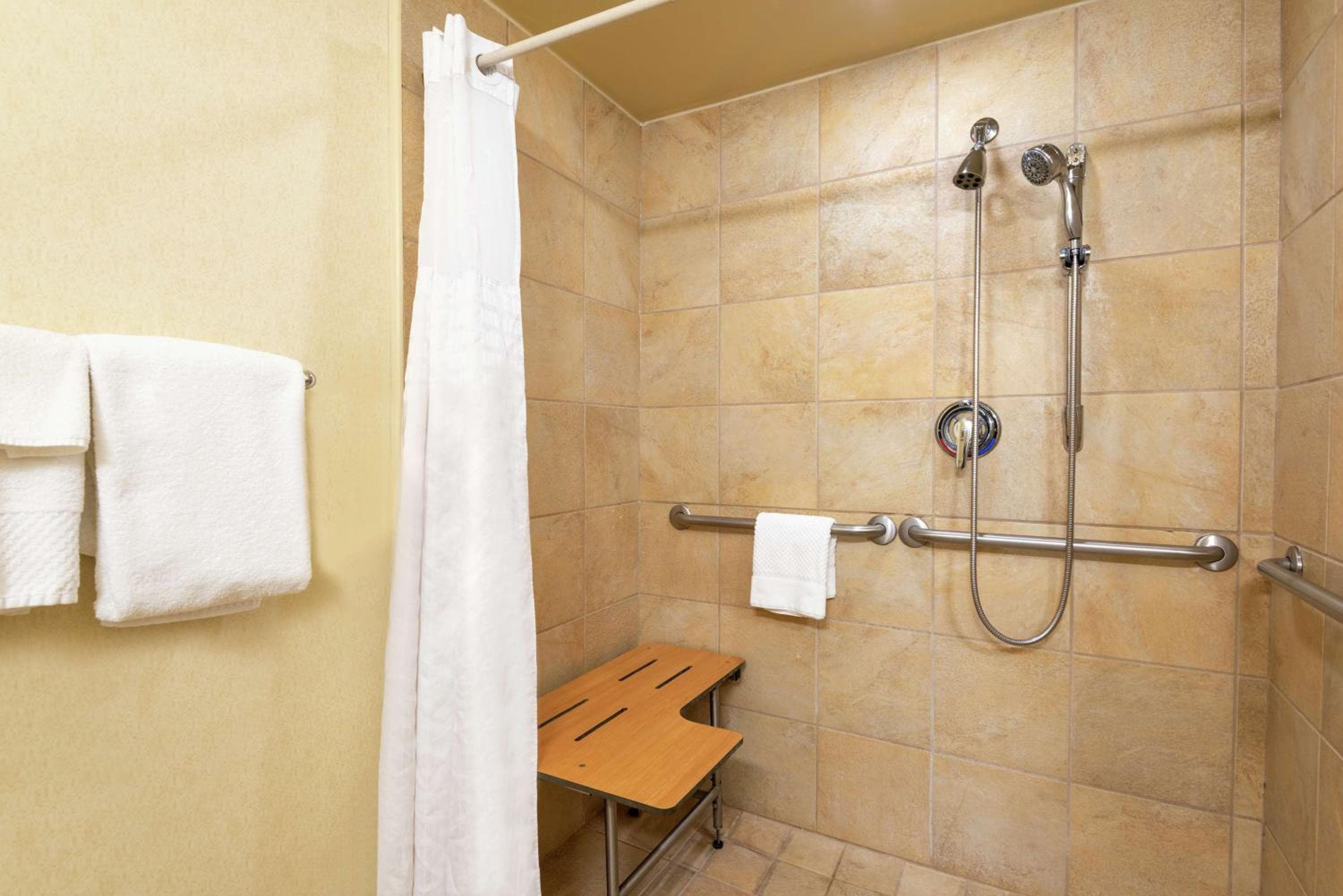 DoubleTree by Hilton Hotel Grand Rapids Airport