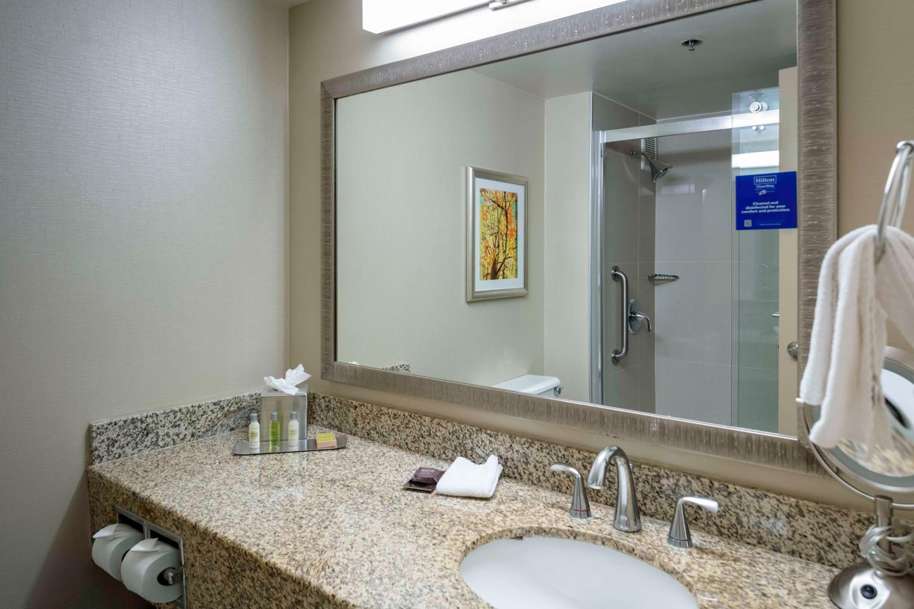 DoubleTree by Hilton Kansas City - Overland Park