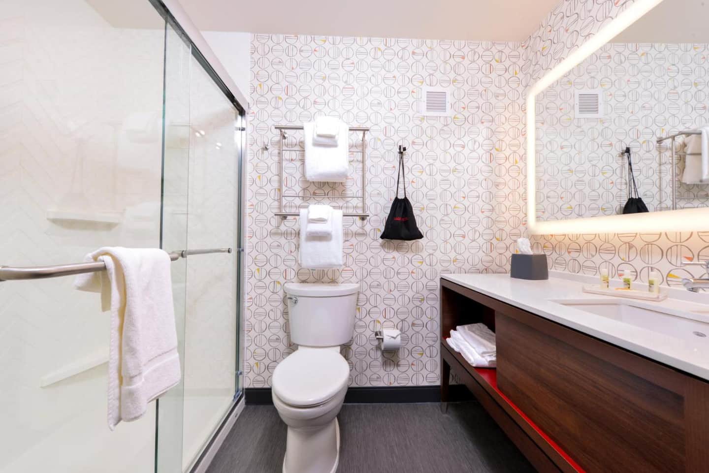 Holiday Inn & Suites Farmington Hills - Detroit NW by IHG