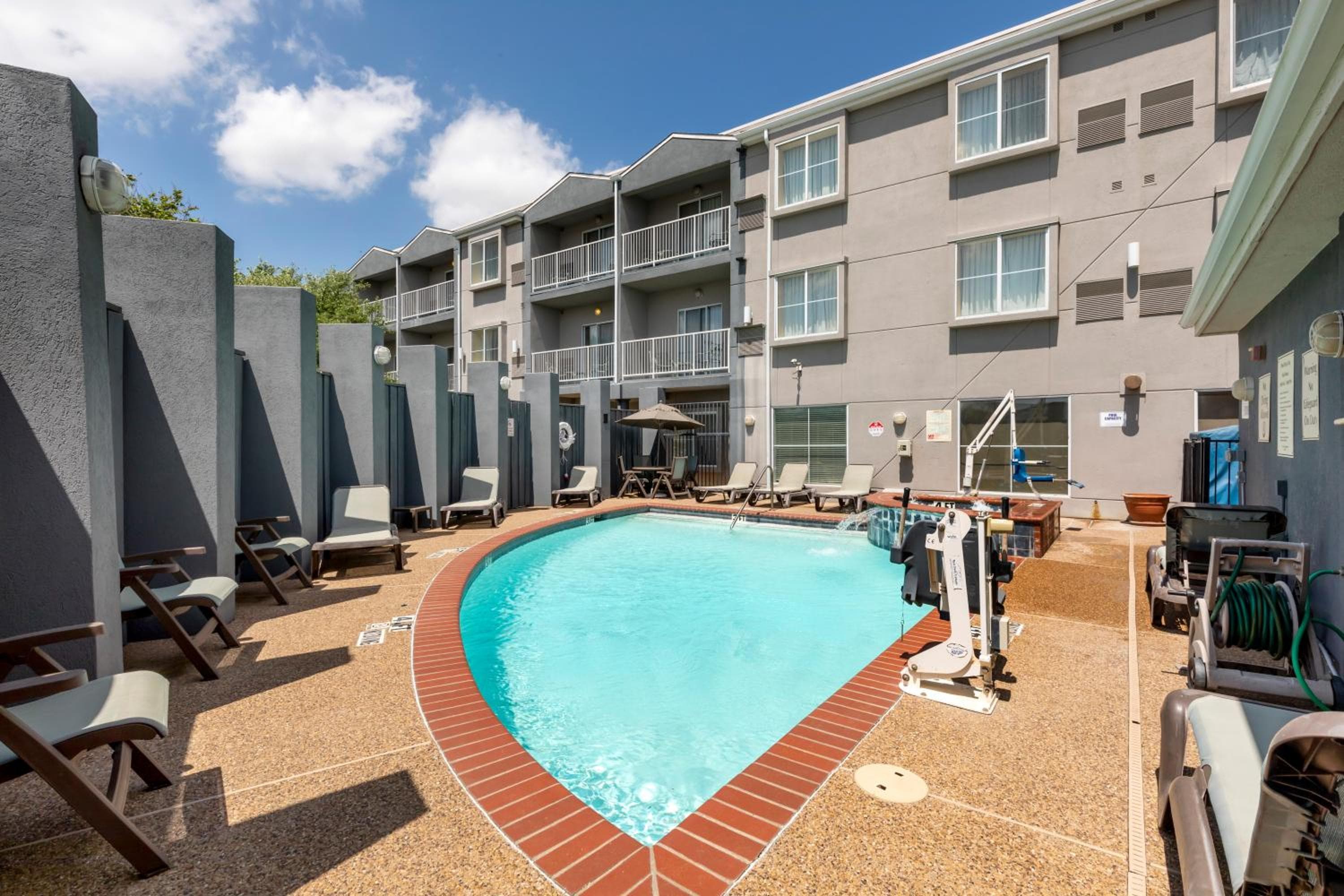 Comfort Suites DFW Airport