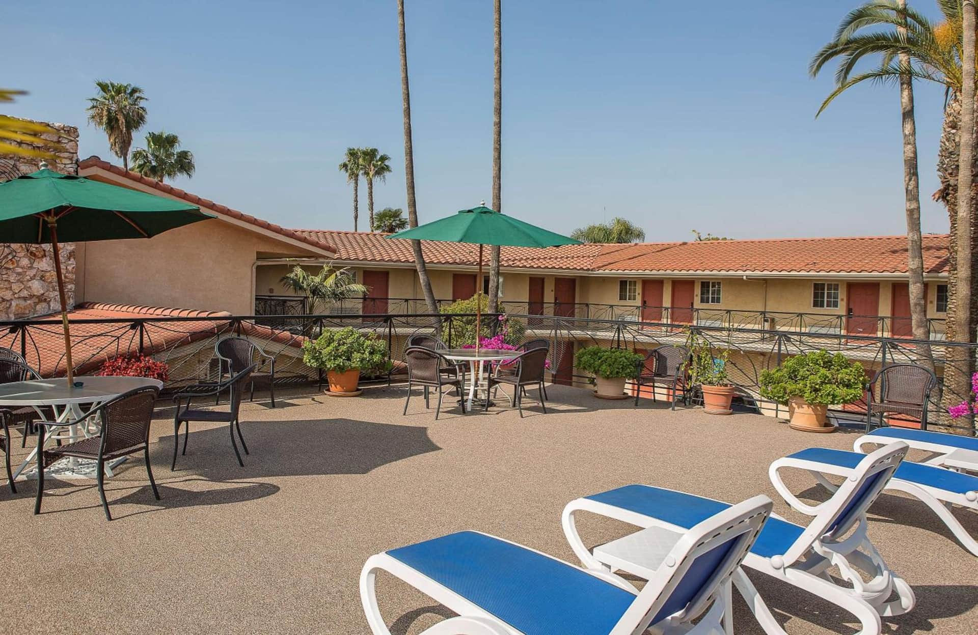 Safari Inn, a Coast Hotel