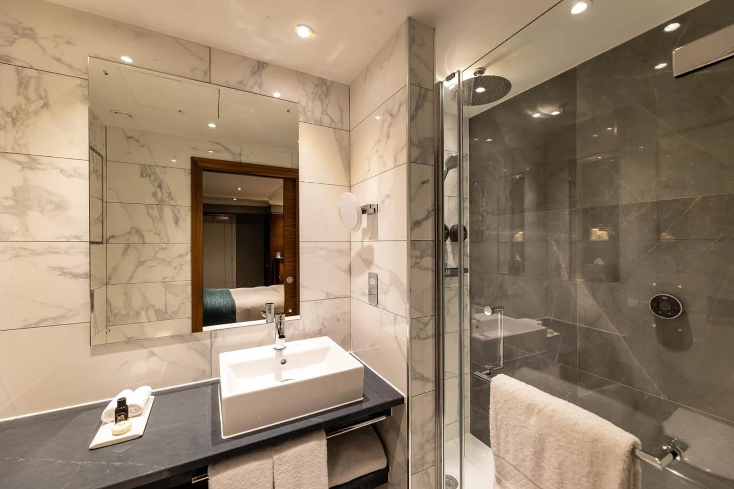 100 Queen's Gate Hotel London Kensington, Curio Collection by Hilton