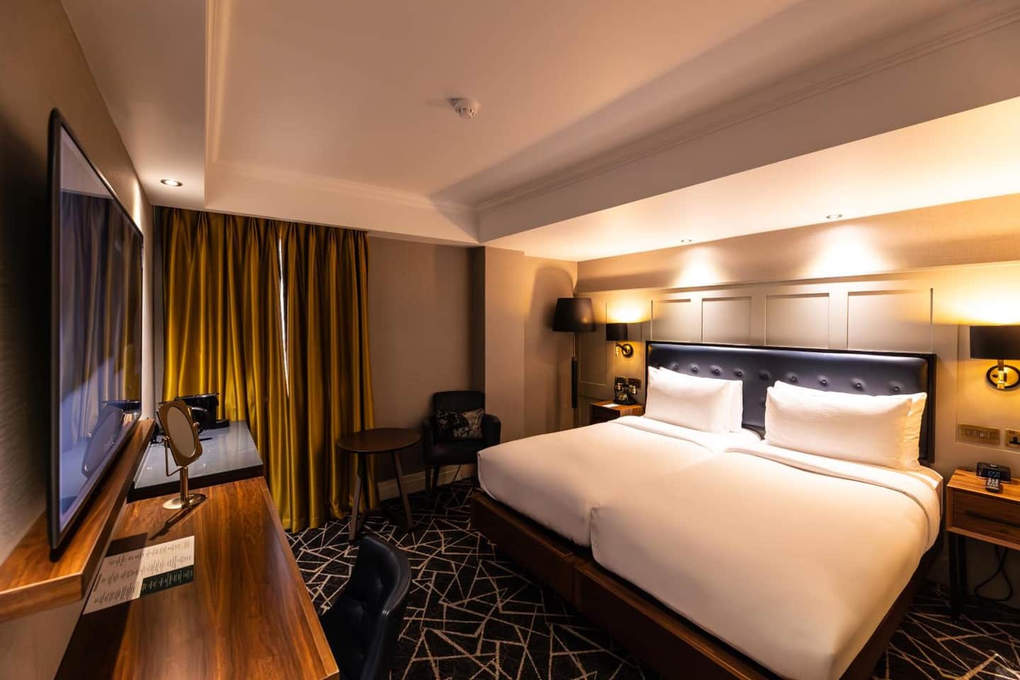 100 Queen's Gate Hotel London Kensington, Curio Collection by Hilton