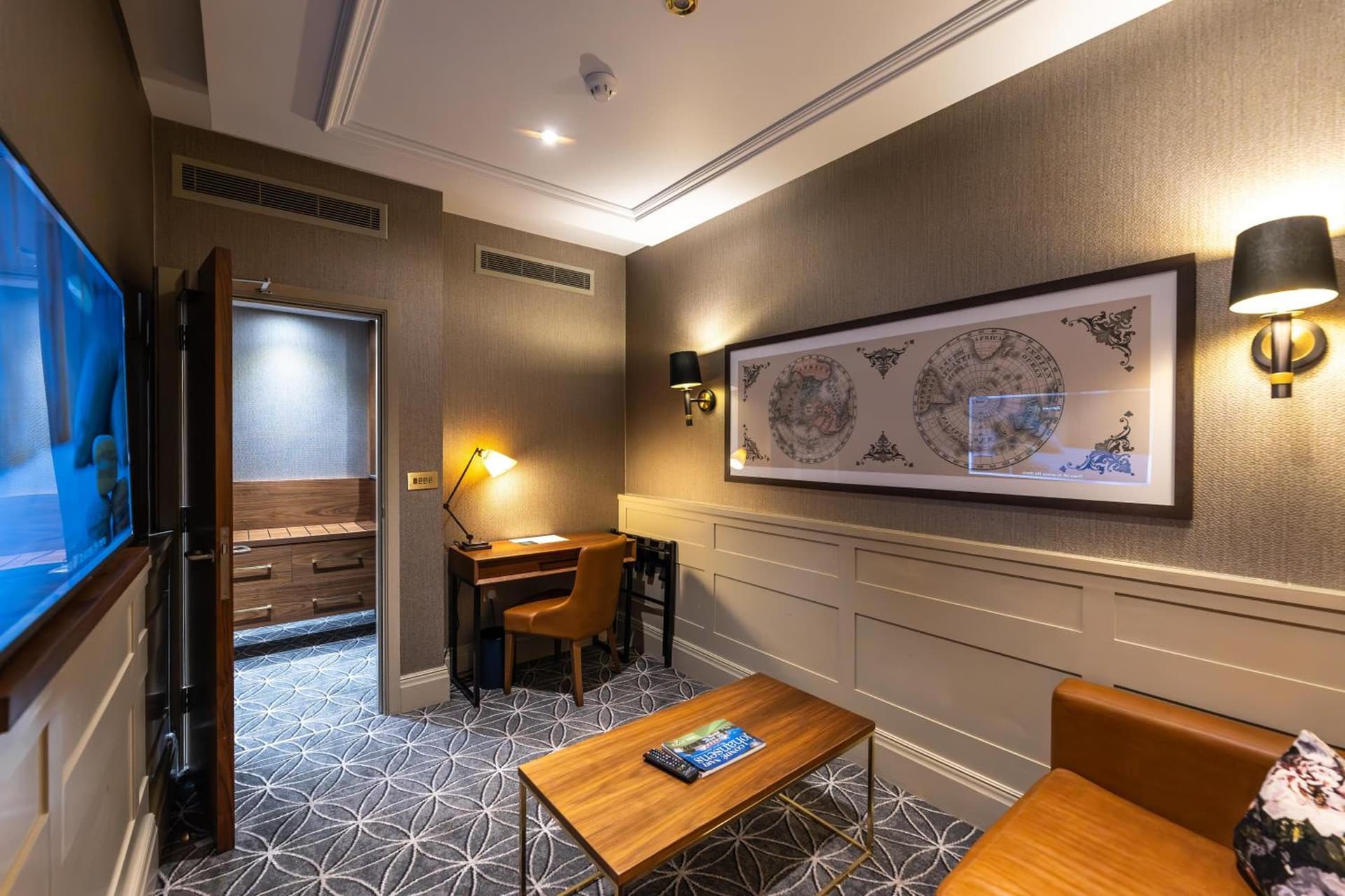 100 Queen's Gate Hotel London Kensington, Curio Collection by Hilton